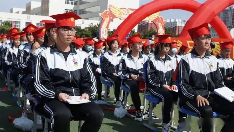 中字头午后冲高回落，沪指跌1.83%